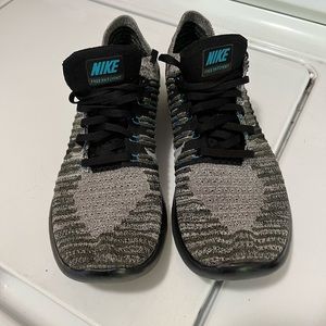 Nike Free RN Flyknit Running Shoes Mens Size 9.5 Color Gray and Black 831069-305